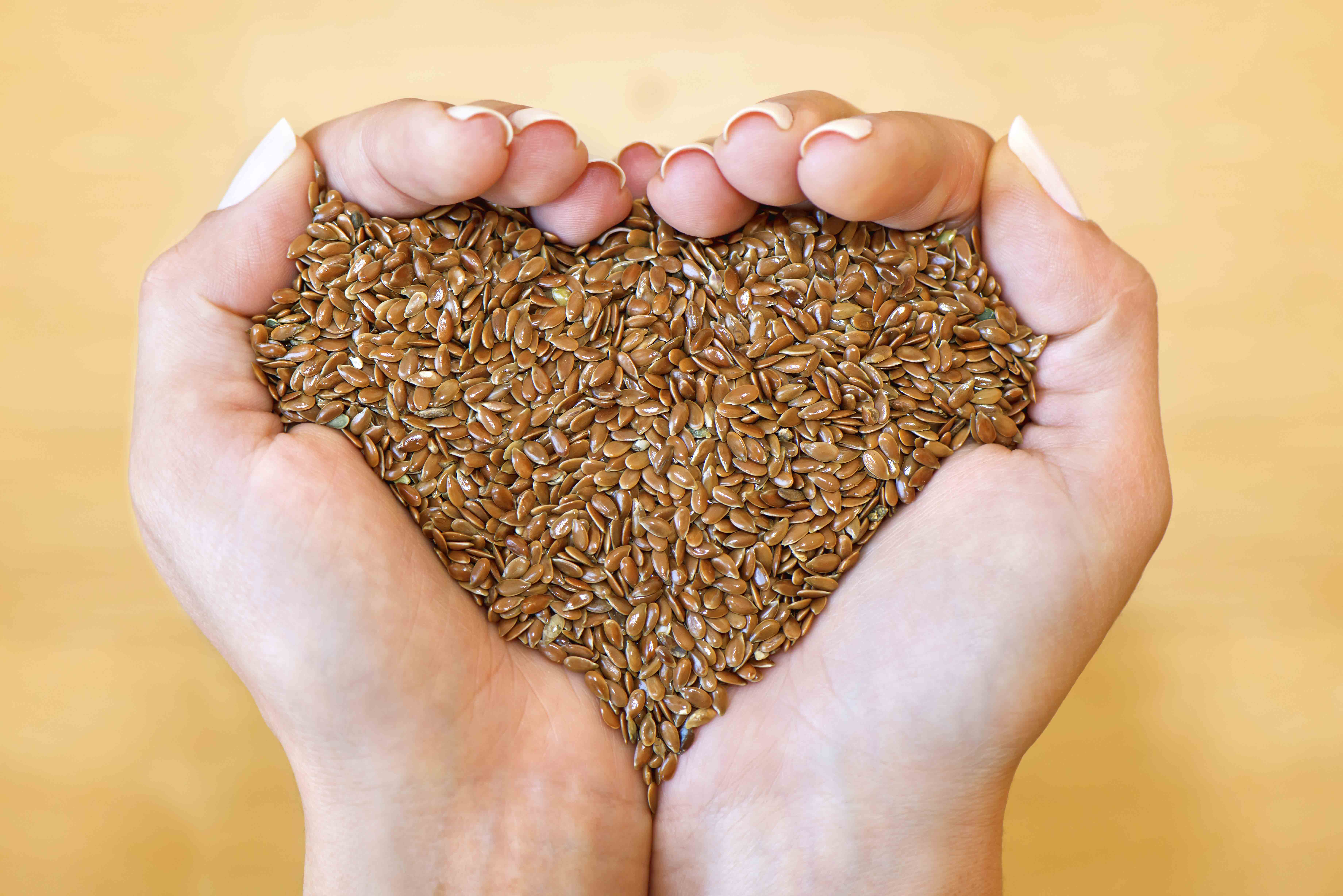 A handful of flax seeds